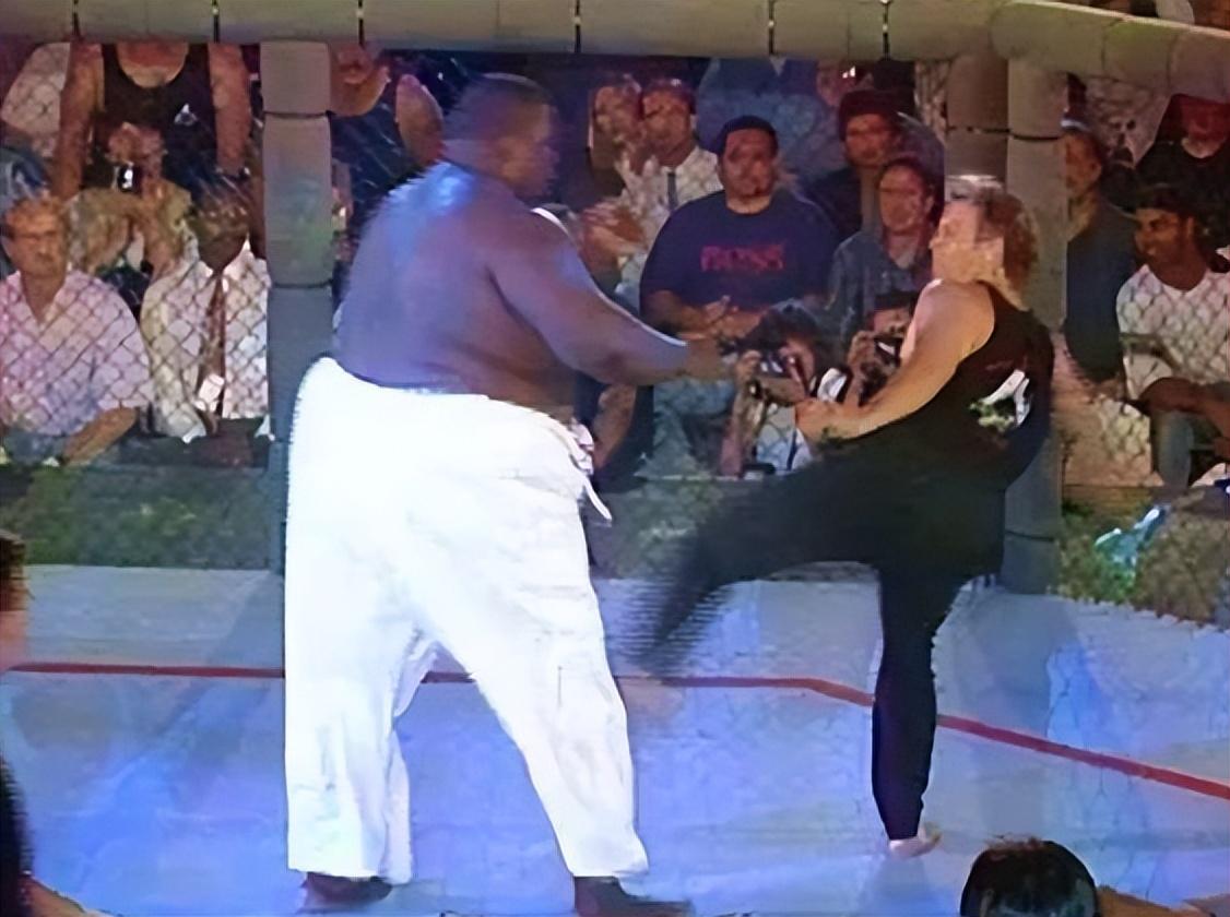 亚伯勒再也不需要控制饮食,相反,他需要大量摄入食物来增加自己的体重