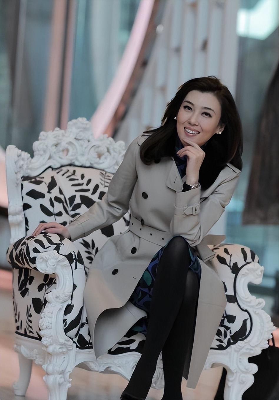 央视美女主持人李红:被传闻拜金嫁豪门,44岁婚姻至今成谜