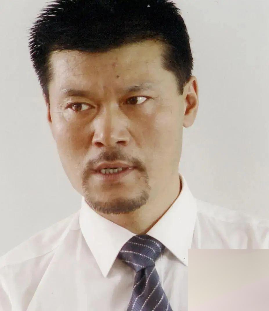 演员赵恒煊感恩妻子:成名贤妻扶我幸运