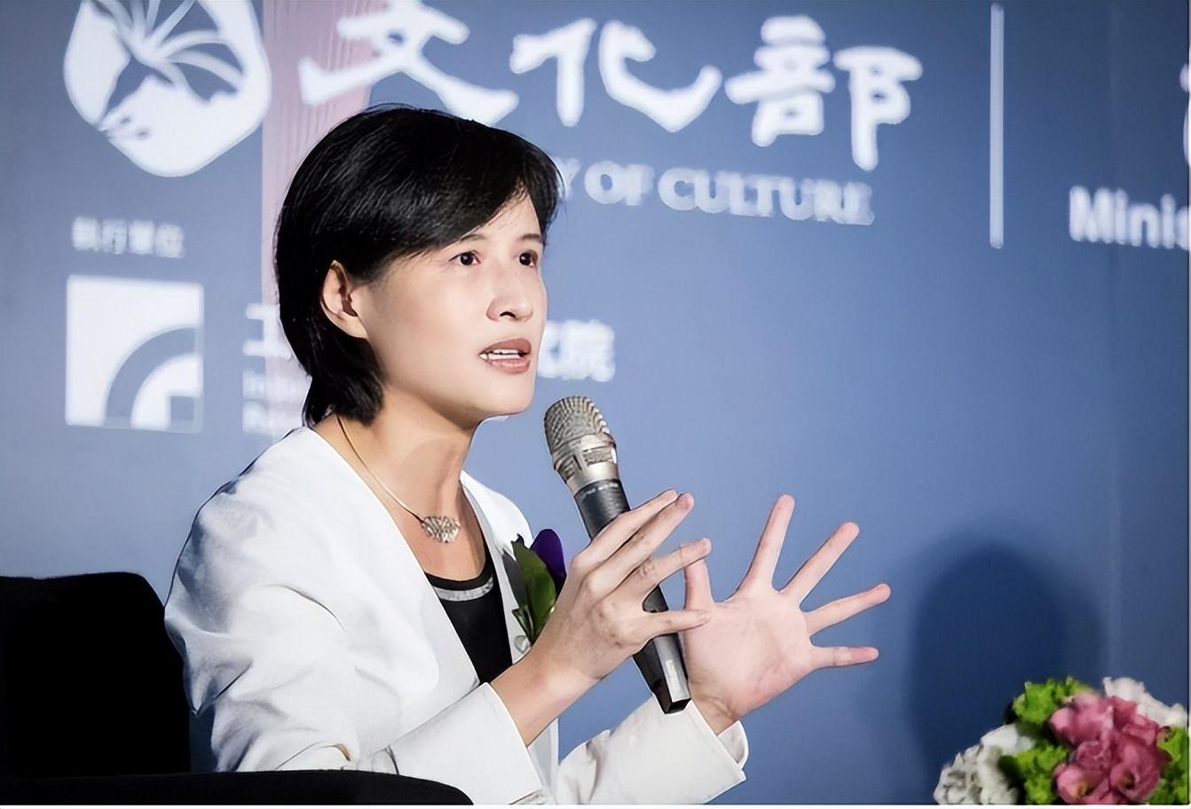 郑丽君:称台湾永远都不会是中国的一部分,被明星唾骂,扇耳光