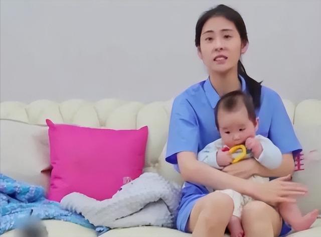 张碧晨之女华迎辰入学,曾陷亲子鉴定风波