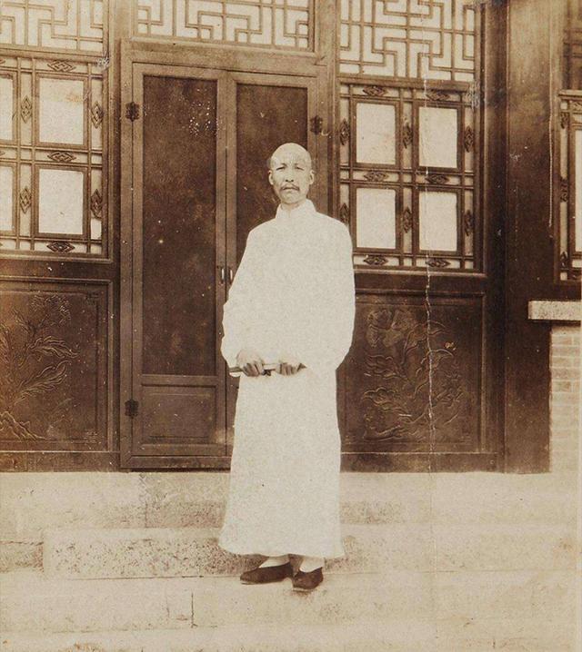 回顾施剑翘追凶十年杀父仇人竟成寺庙高僧,和尚:请施主立地成佛