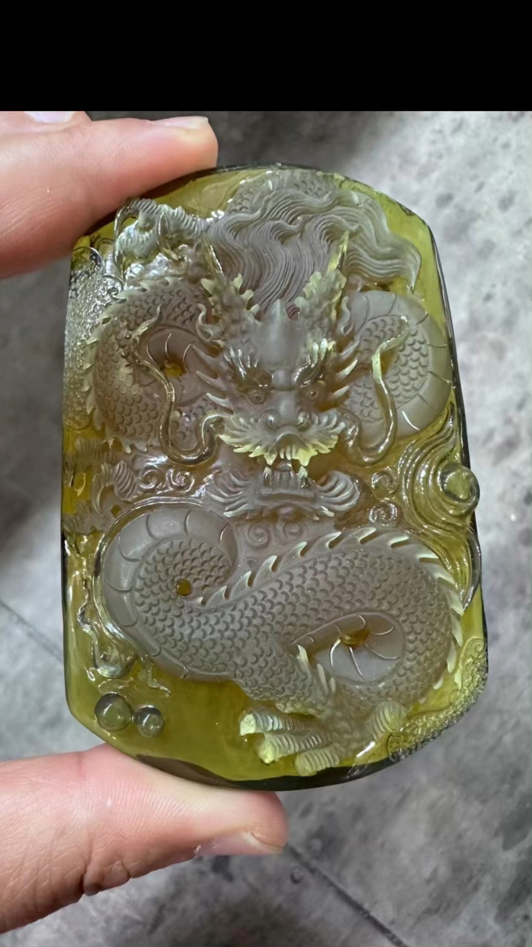 天然缅甸琥珀绿茶珀龙行天下