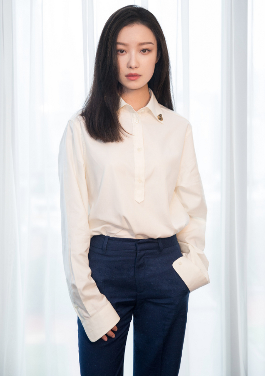 成熟干练女强人