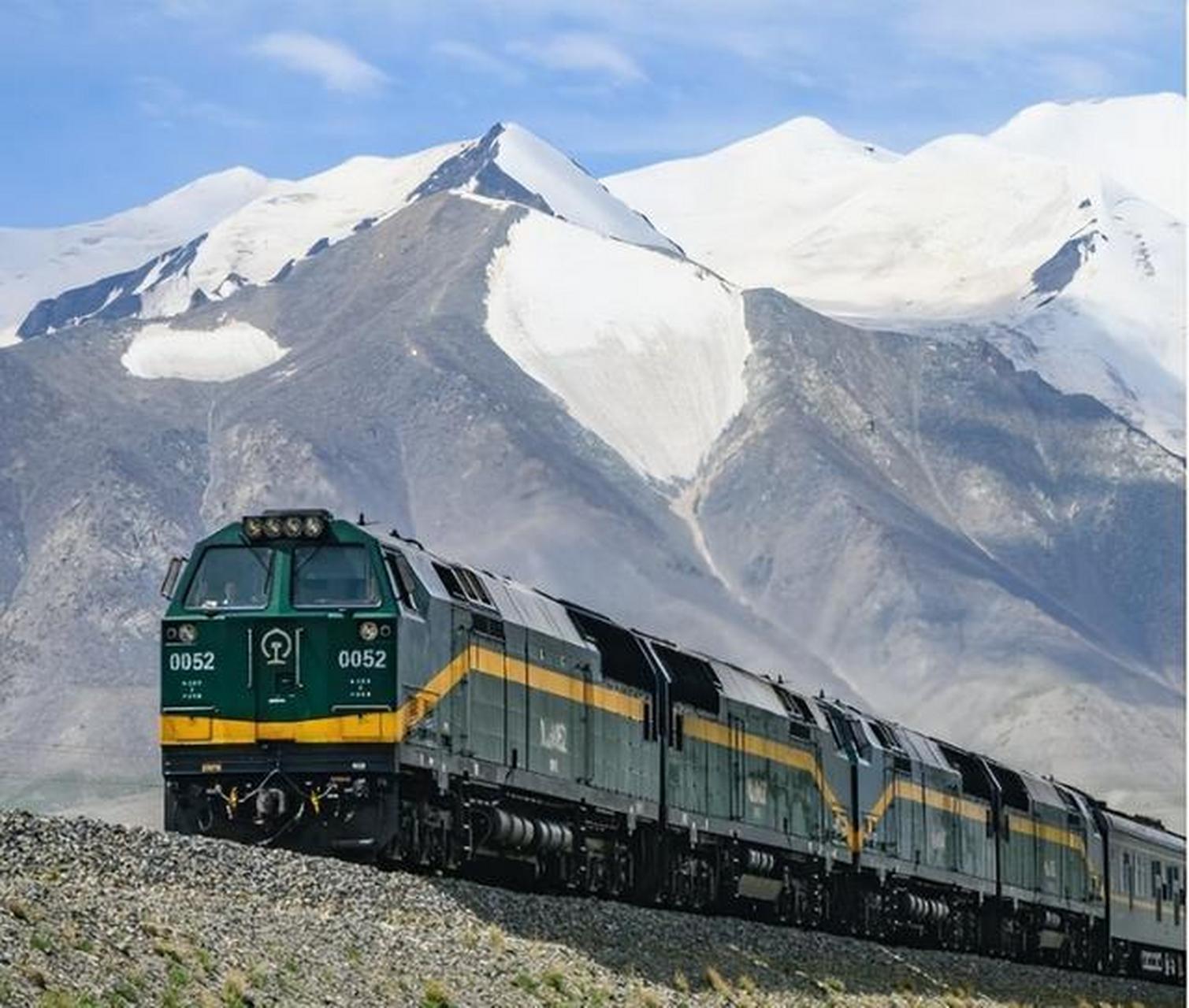 青藏铁路本来是使用美国火车头的,因为在18年前,我国科技不够先进