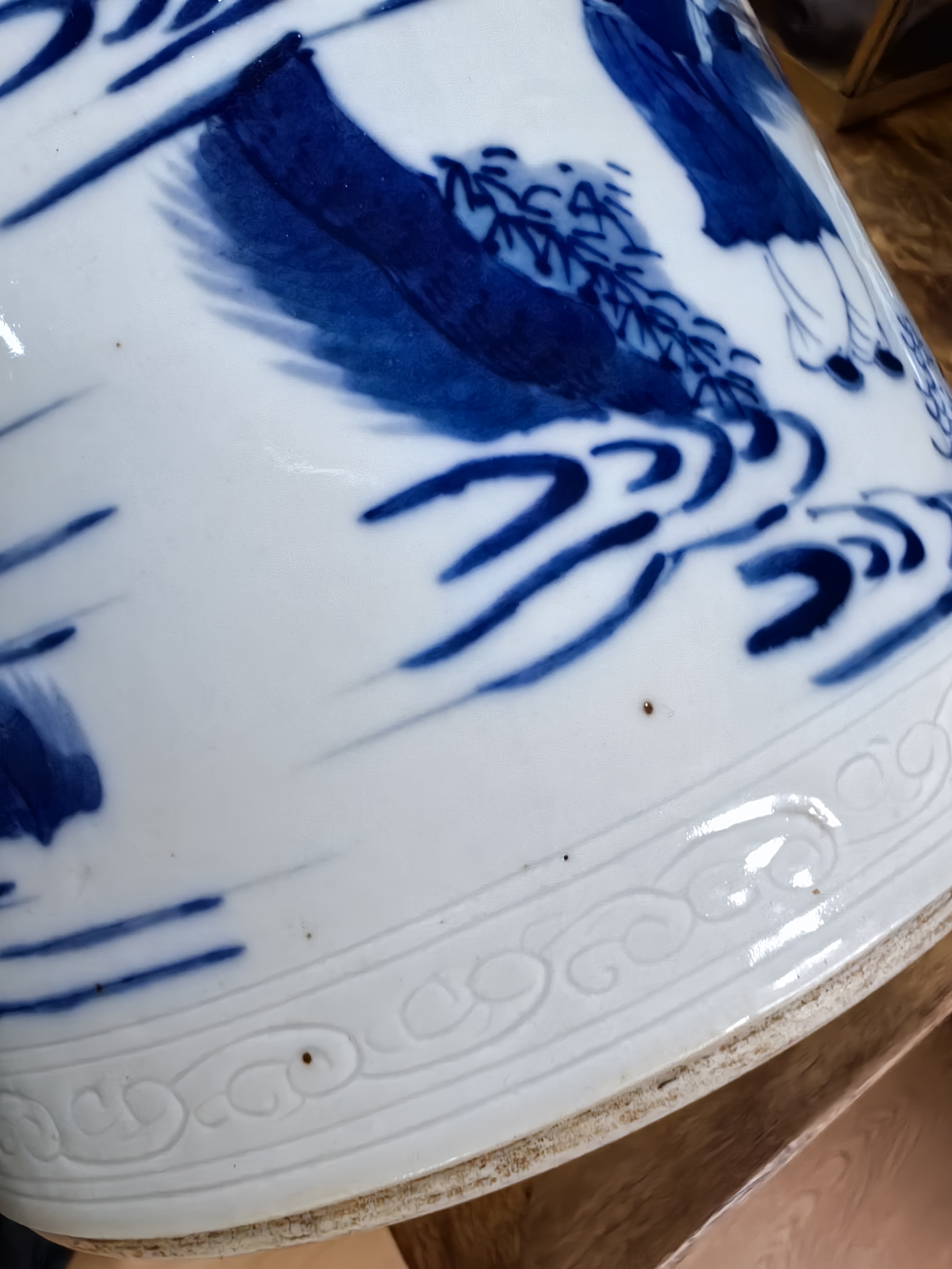 明晚崇祯时期青花人物笔海鉴定要点—— (一)笔海,笔筒区分: 口径小于