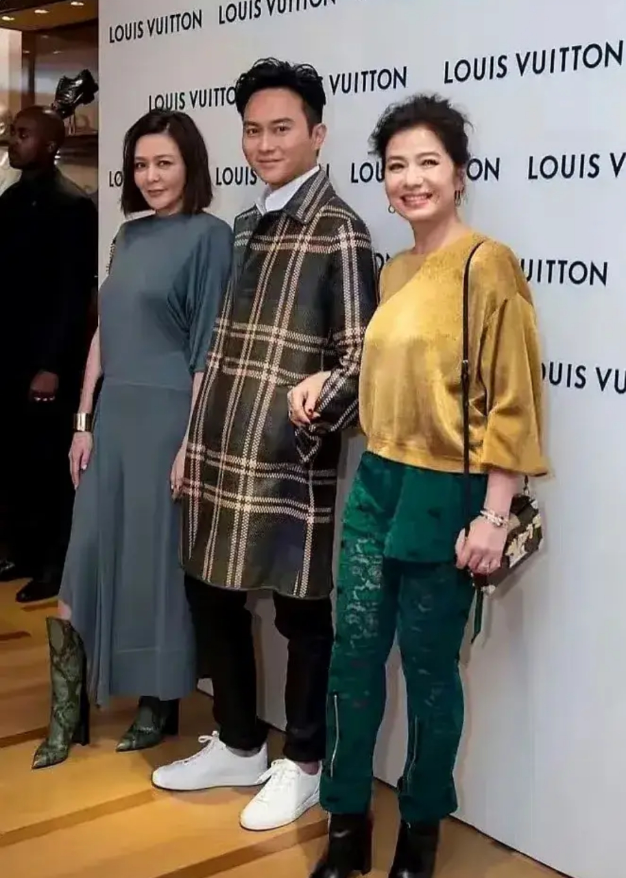 关之琳年轻时比钟楚红漂亮多了,可是老了钟楚红明显比她更美,她比