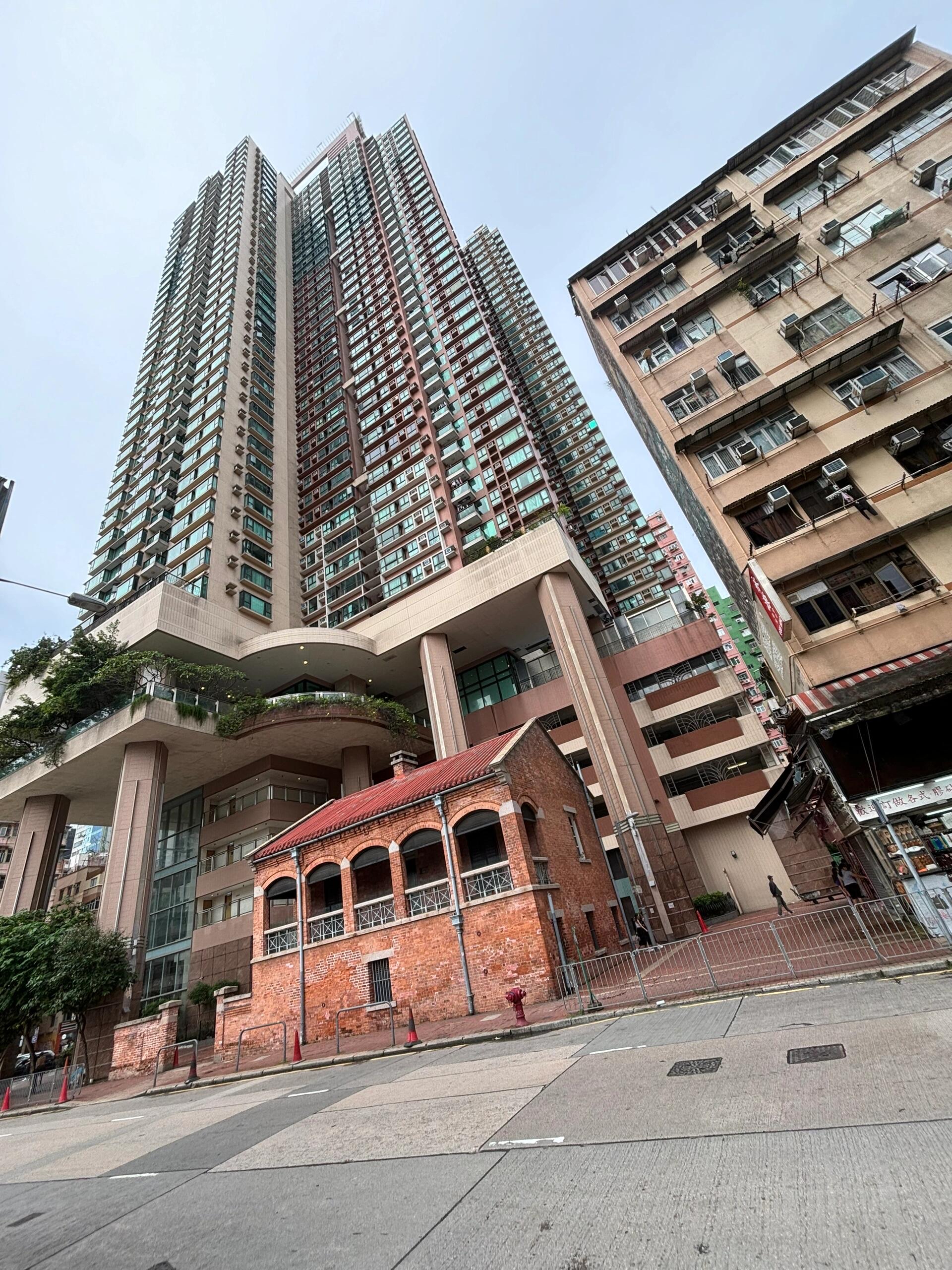 名正言顺的钉子户香港一级历史建筑 偶然看到了这个红砖房建筑