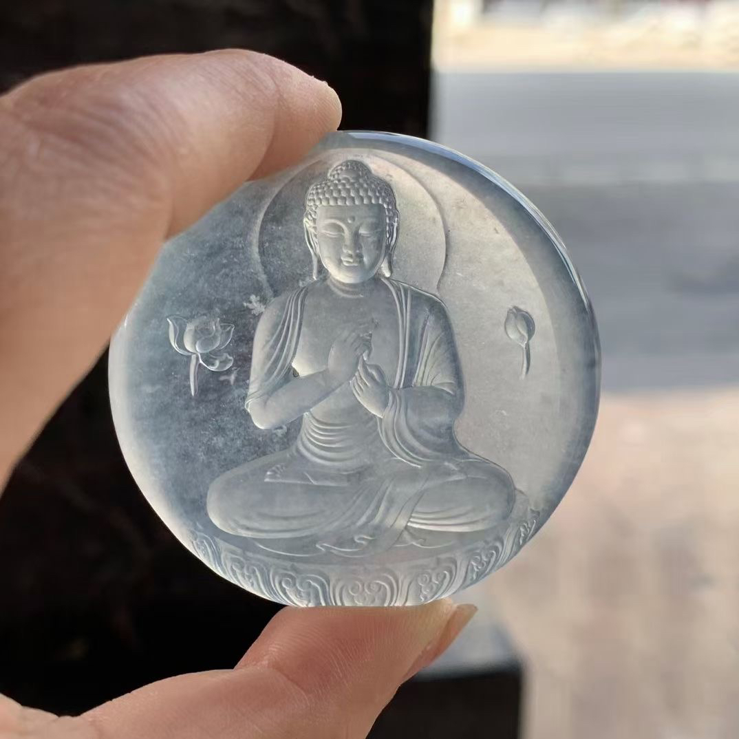 高冰种大日如来牌子,冰透起光,细腻剔透