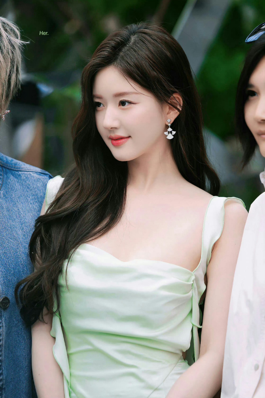 赵露思的绿野仙踪战袍,美丽的背影,令人神往.