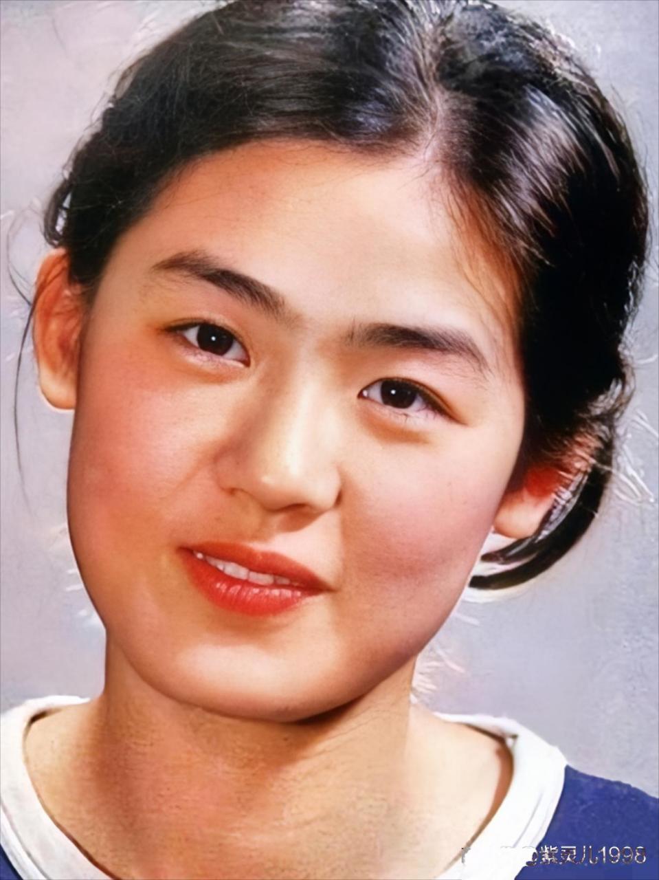 丛珊年轻时相貌普通