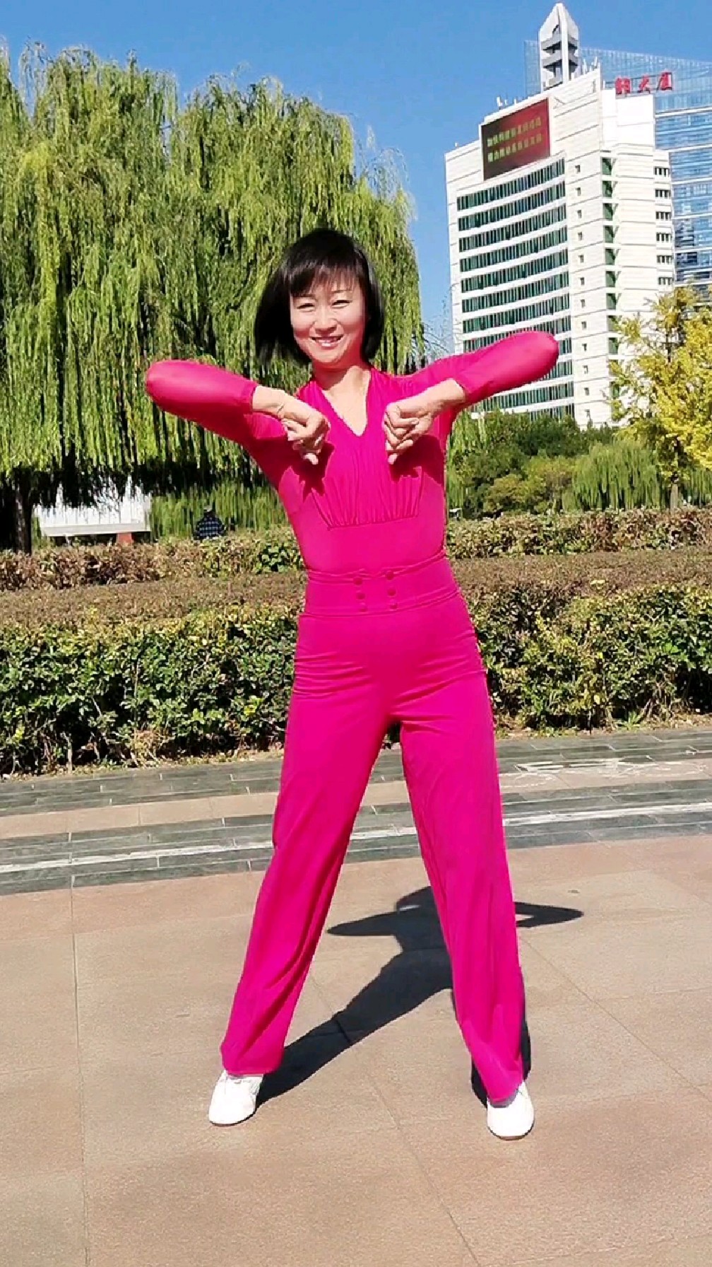 网红小芳广场舞跳的太美了