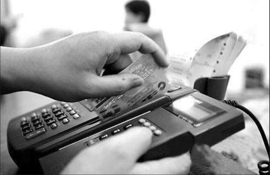 2013年,业务员的一个小动作,让浙江一大妈"偷走"银行5个亿