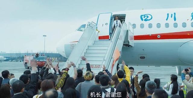 回顾"中国机长"刘传健:34分钟救下128人,着陆后为何半年没复飞?