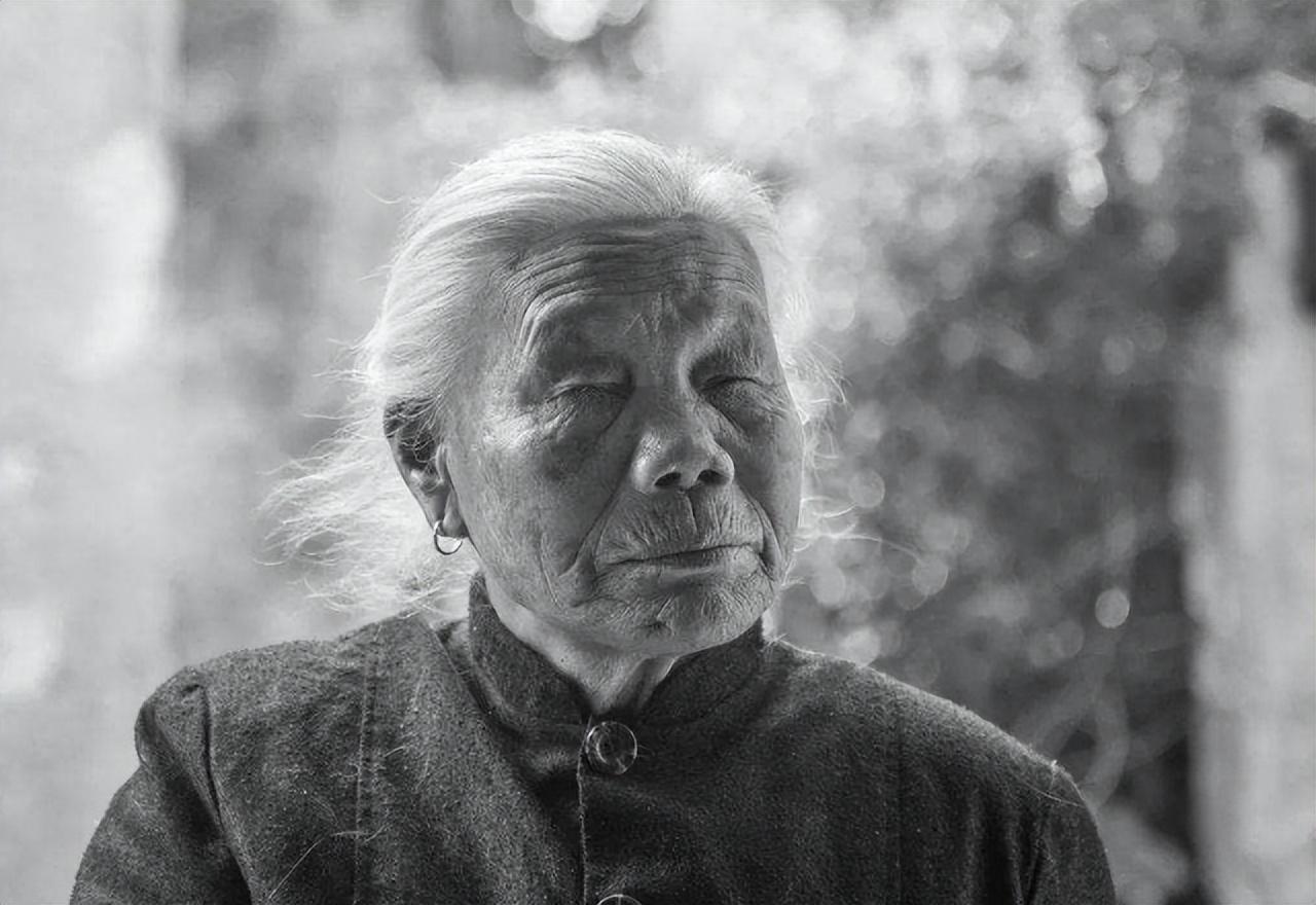 2019年死于养老院的老人:被布条绑了7天,曾奋力挣扎,苦苦哀求