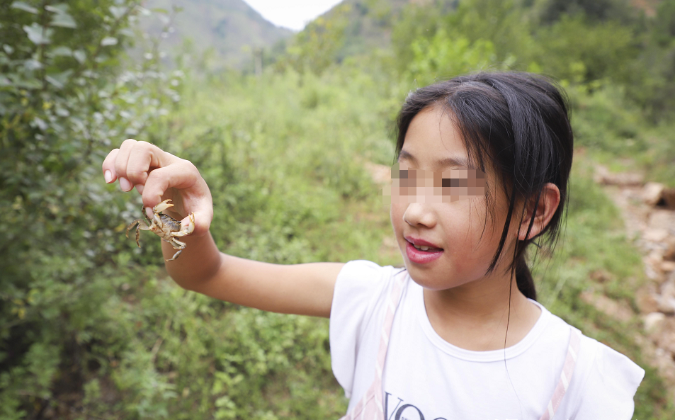 2014年,河南6岁女孩每天靠吃"伟哥"续命,爱心人士出手相助