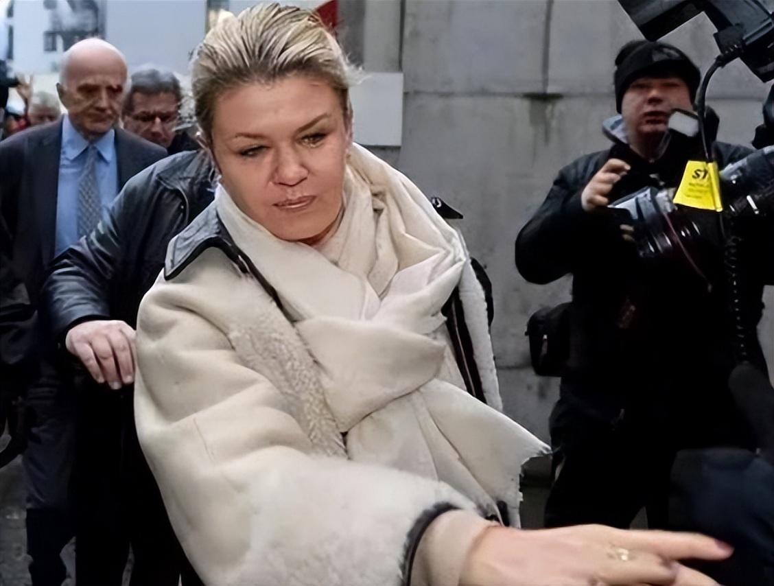 2013年舒马赫受伤昏迷,妻子坚决不让安乐死,卖房卖车也要治疗