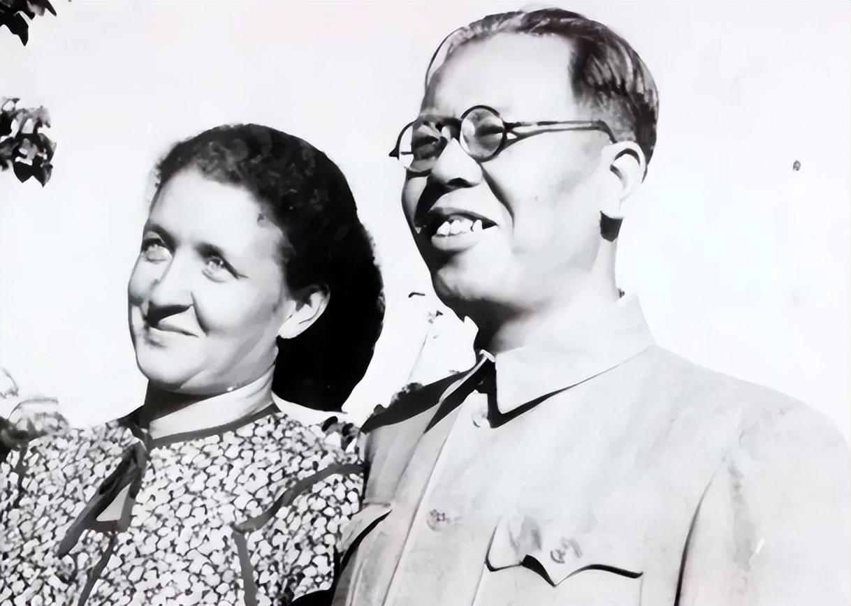 丽萨一度对李立三的求婚深感犹豫,她担心李立三在苏联只是一个过客,他