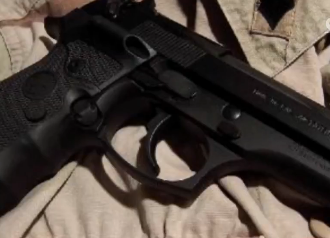 2012年,男子车上有女性香水味,警方调查找到香味来源当场抓捕