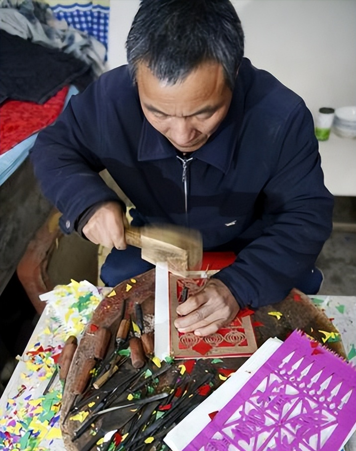 回顾为何在农村,明明有许多农民早已定居城市,却经常