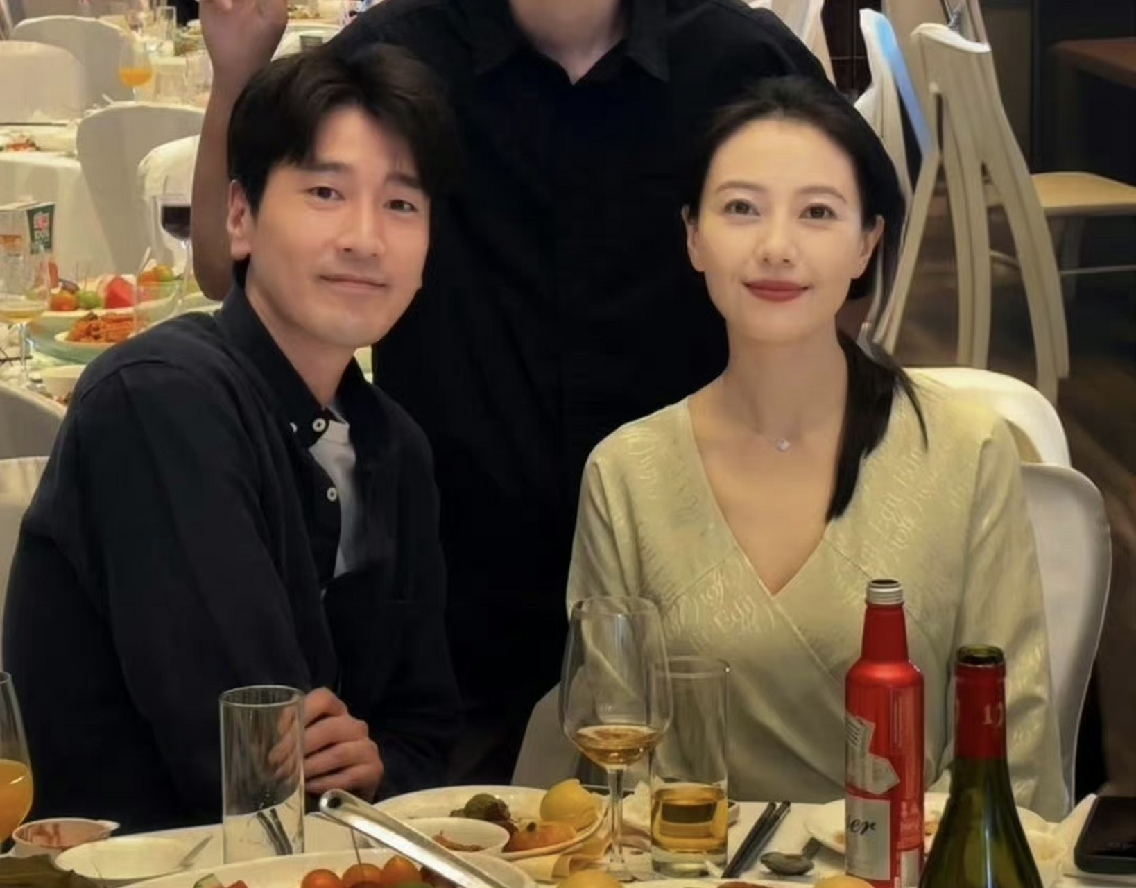 高圆圆赵又廷参加好友婚礼