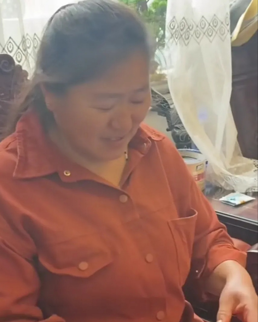 大衣嫂一个小小的举动让陈萌感动得差点流泪 一个小细节,能看出一个人