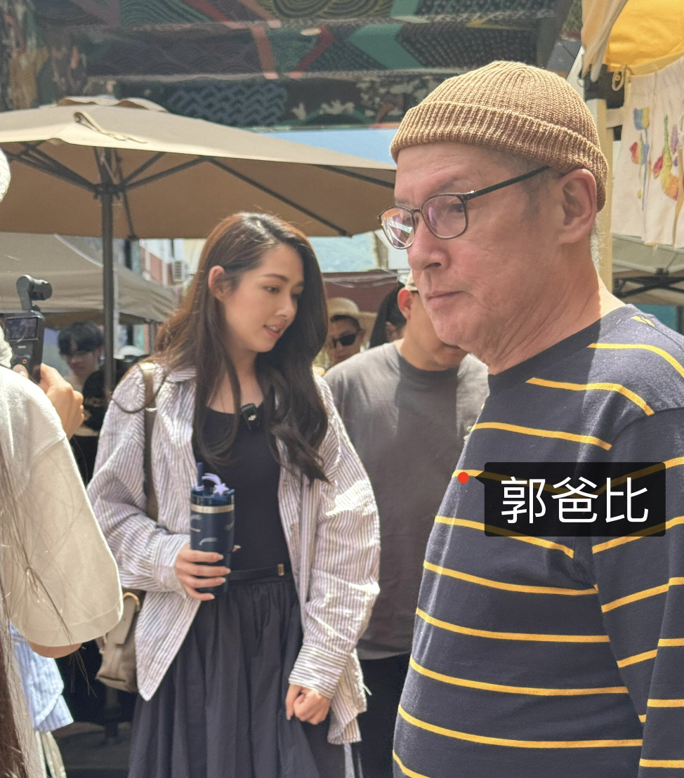 大理偶遇郭碧婷,与父亲同行幸福满满,造型气质非凡