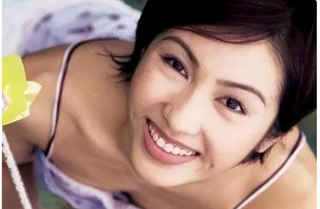 林楚楚—标准的东方美人,做"平妻",共侍一夫,孙女是港星黎姿