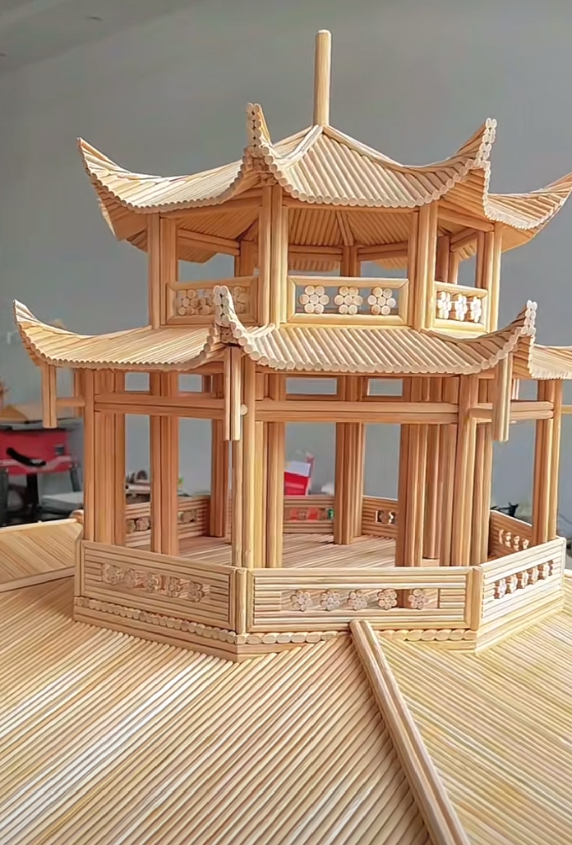 用筷子砌成的亭台楼阁,你说是艺术品吗?