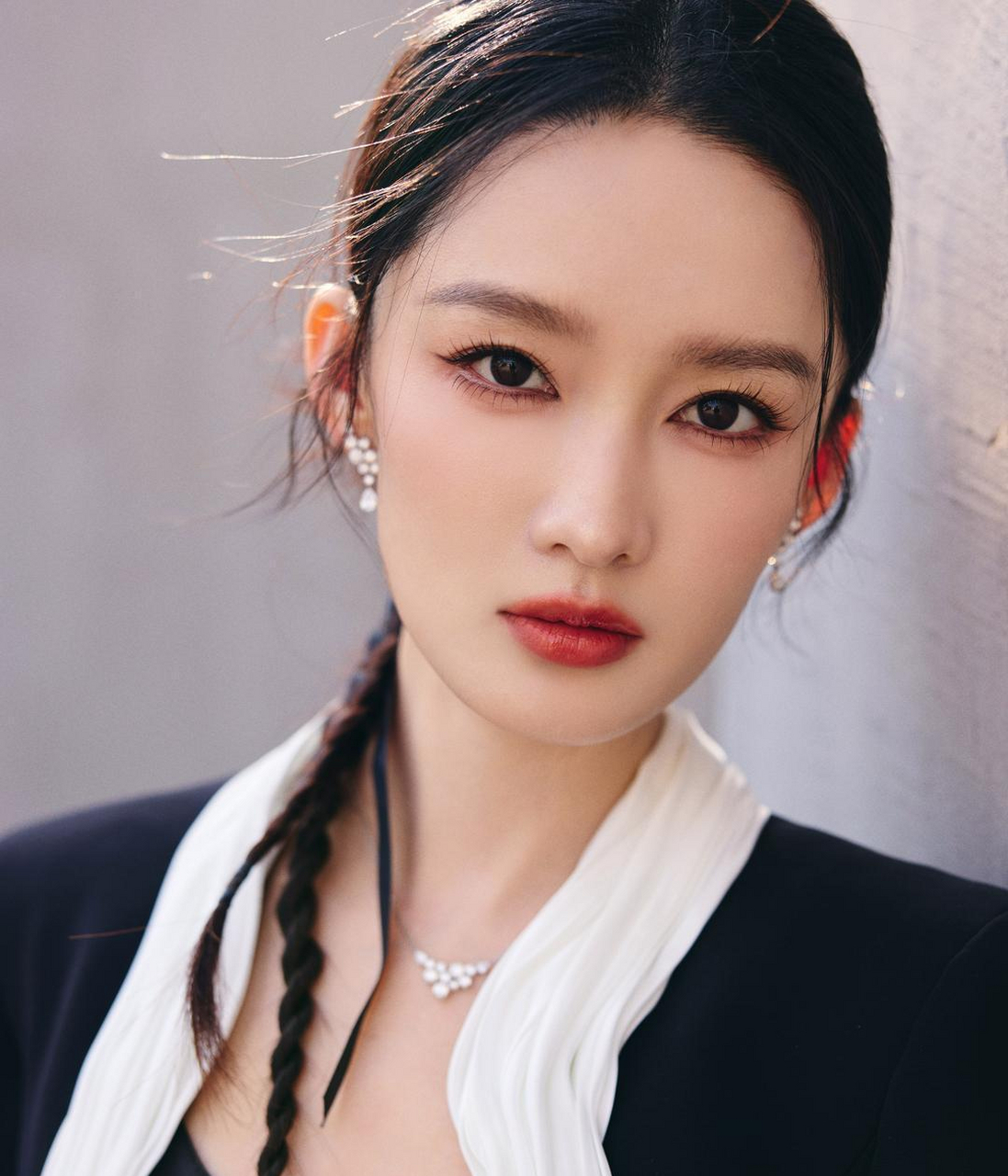 白鹿与李沁的对决,就像是颜值界的武林大会,各展神通,让观众大饱眼福