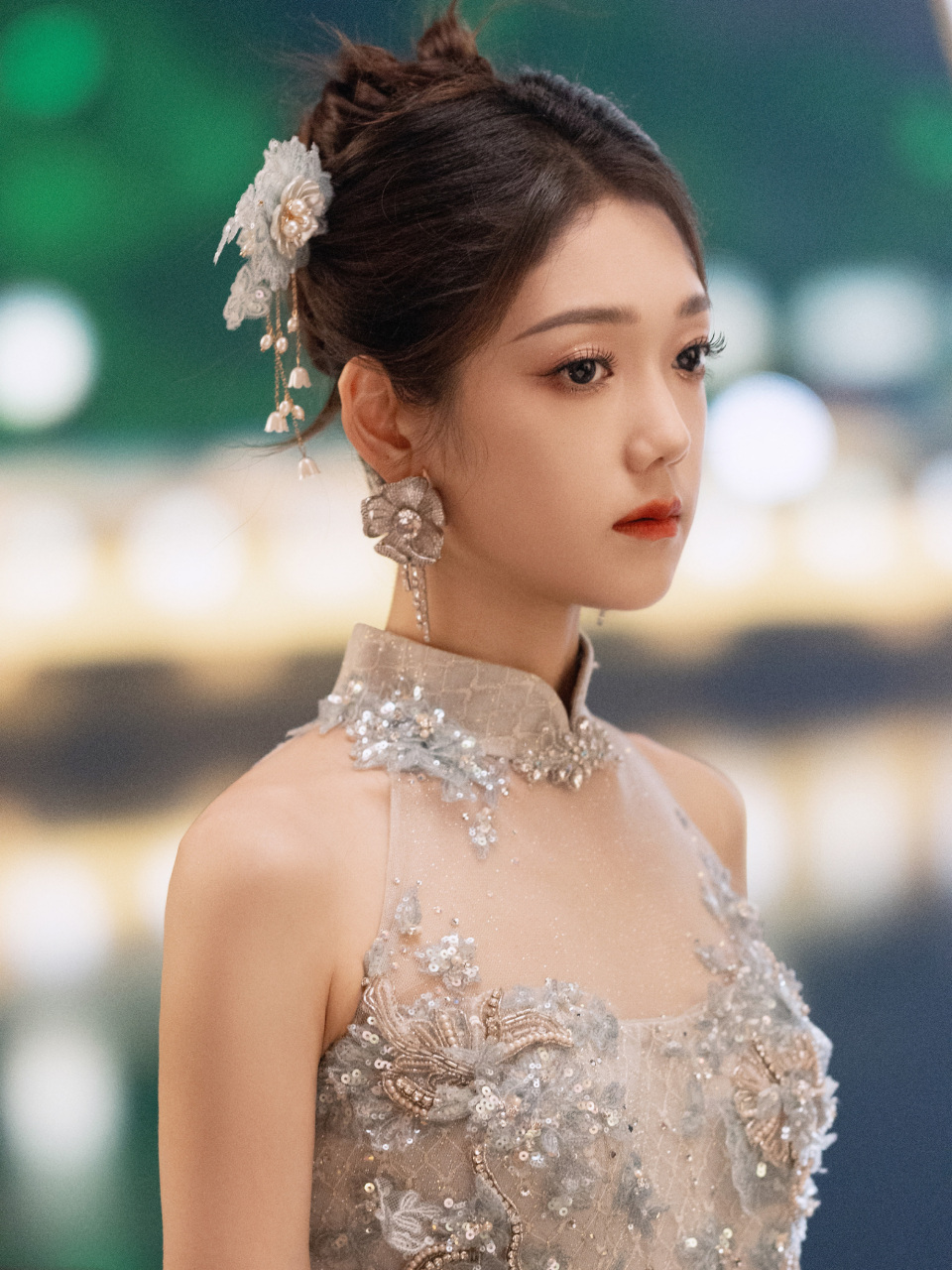 希林娜依高纱裙写真,靓丽吸睛,如同春日的花园.