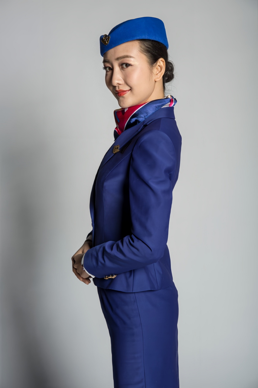 王鸥空姐定妆生图,气质如兰,优雅而迷人.