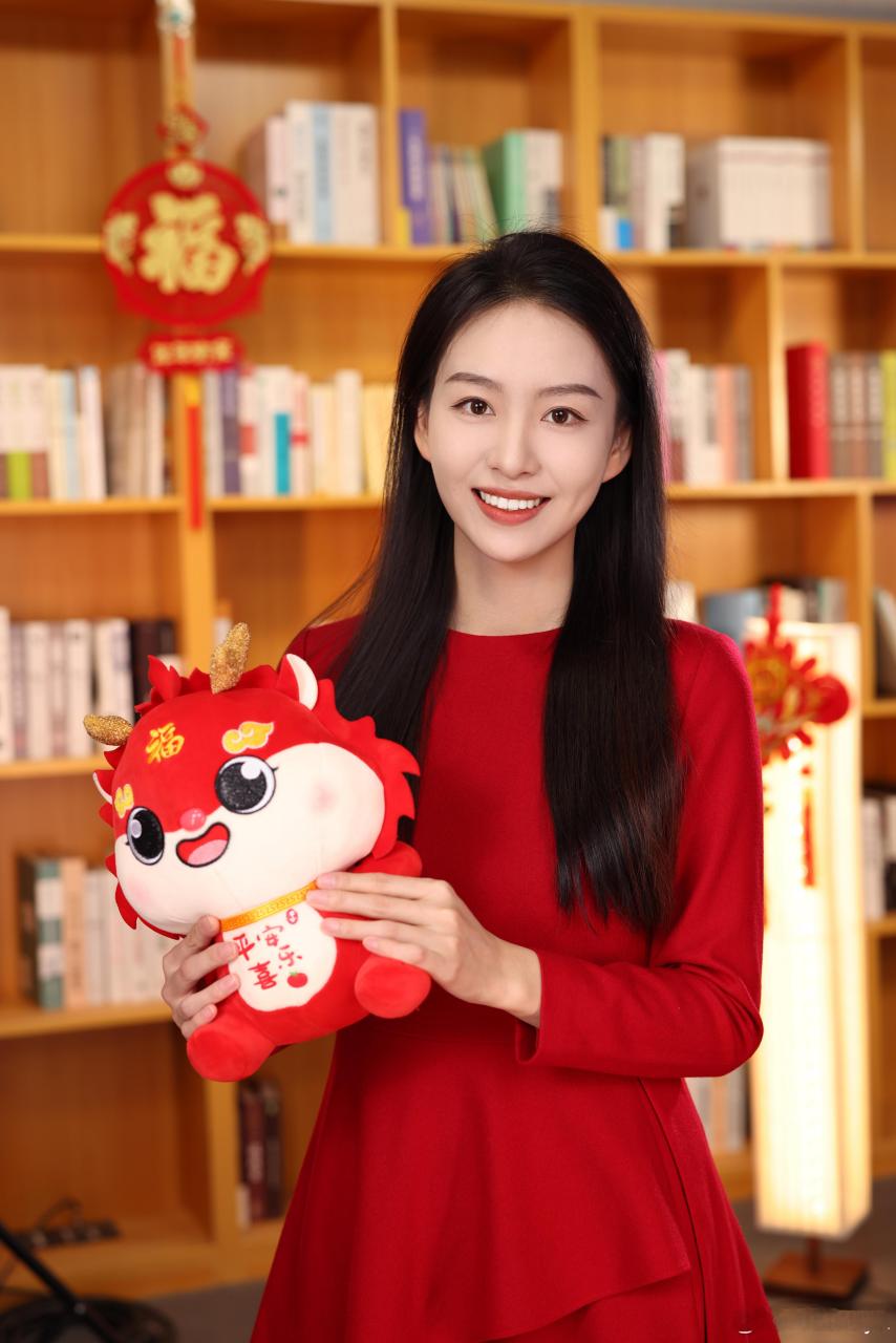 主持人刘璇作为国内知名的主持人,不仅在主持界有着很高的声望,她的穿