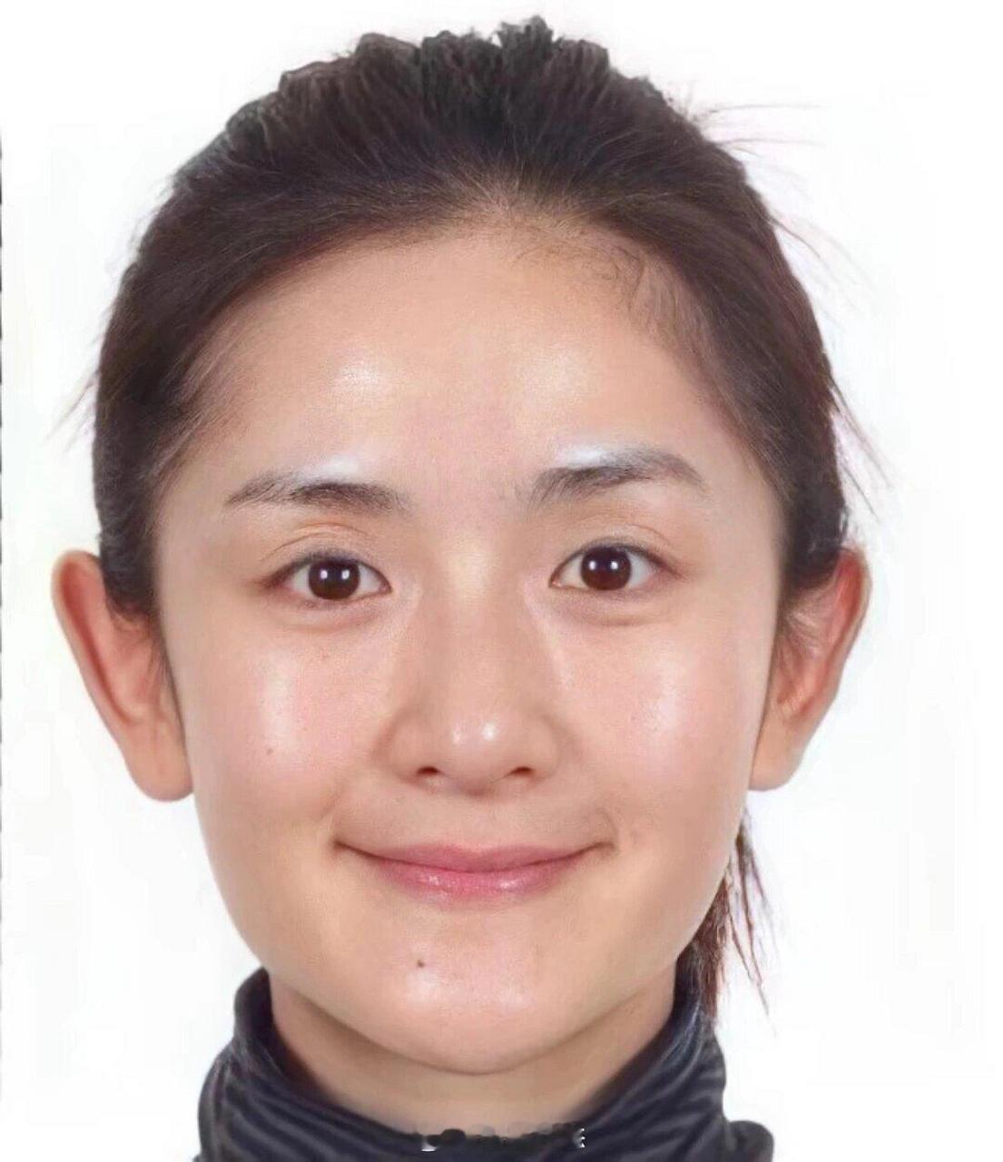 女明星的素颜证件照看起来很自然,有独特的魅力.