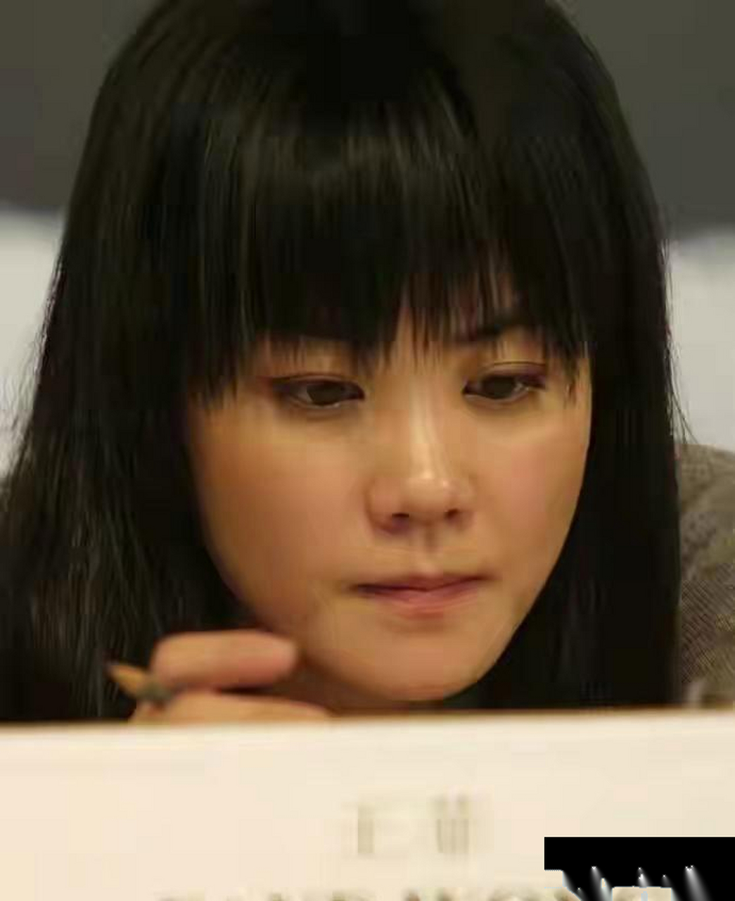 2003年,王菲出席《2046》电影发布,王菲比较率性而为