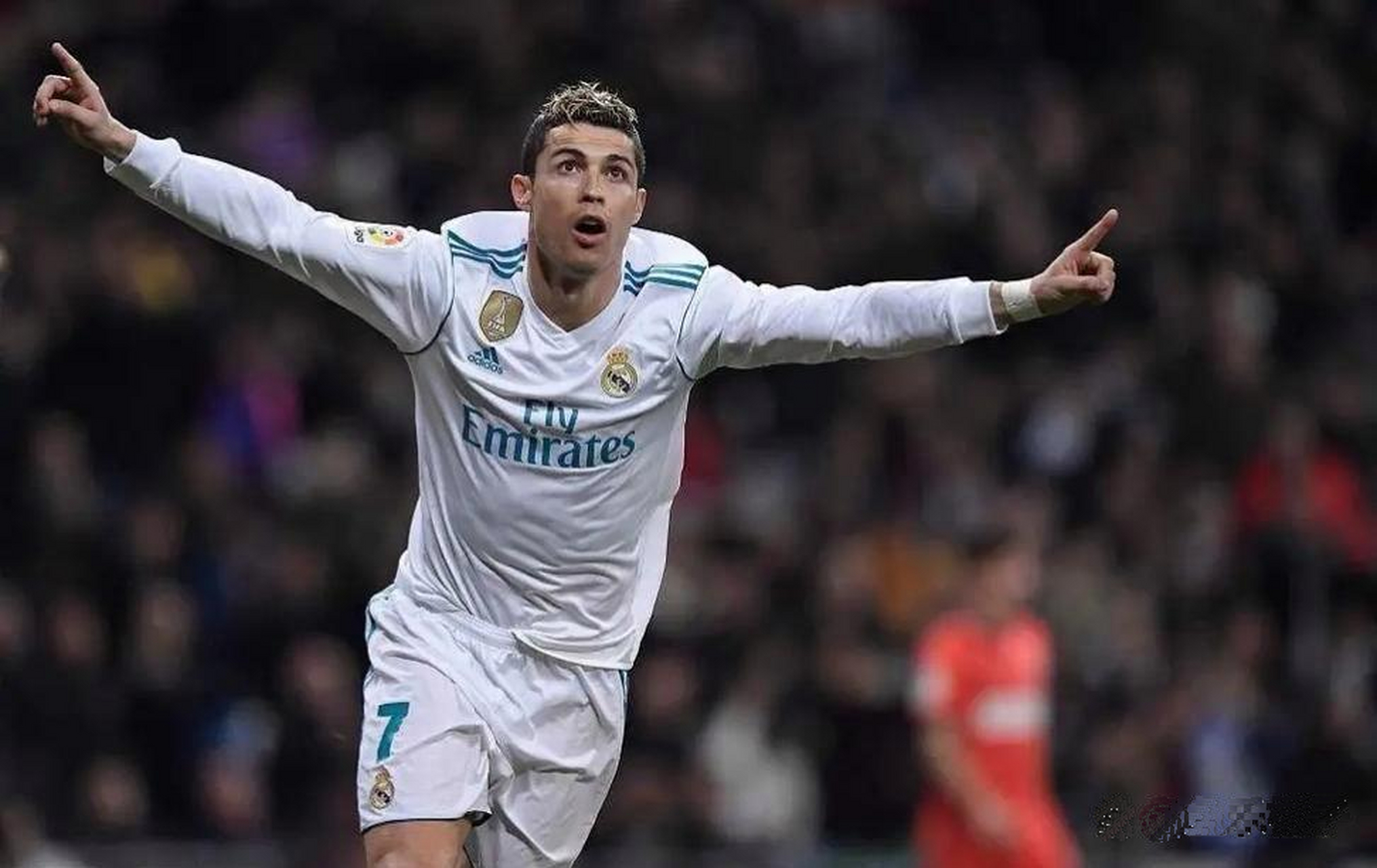 c罗进球庆祝动作,感觉他能飞起来了!