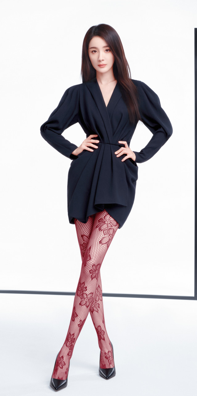 杨幂代言组图,丝袜美腿合集,如夜晚的星辰,闪耀迷人.