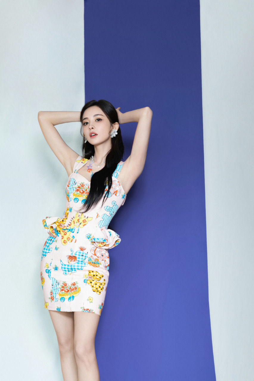 古力娜扎写真,美腿如诗.