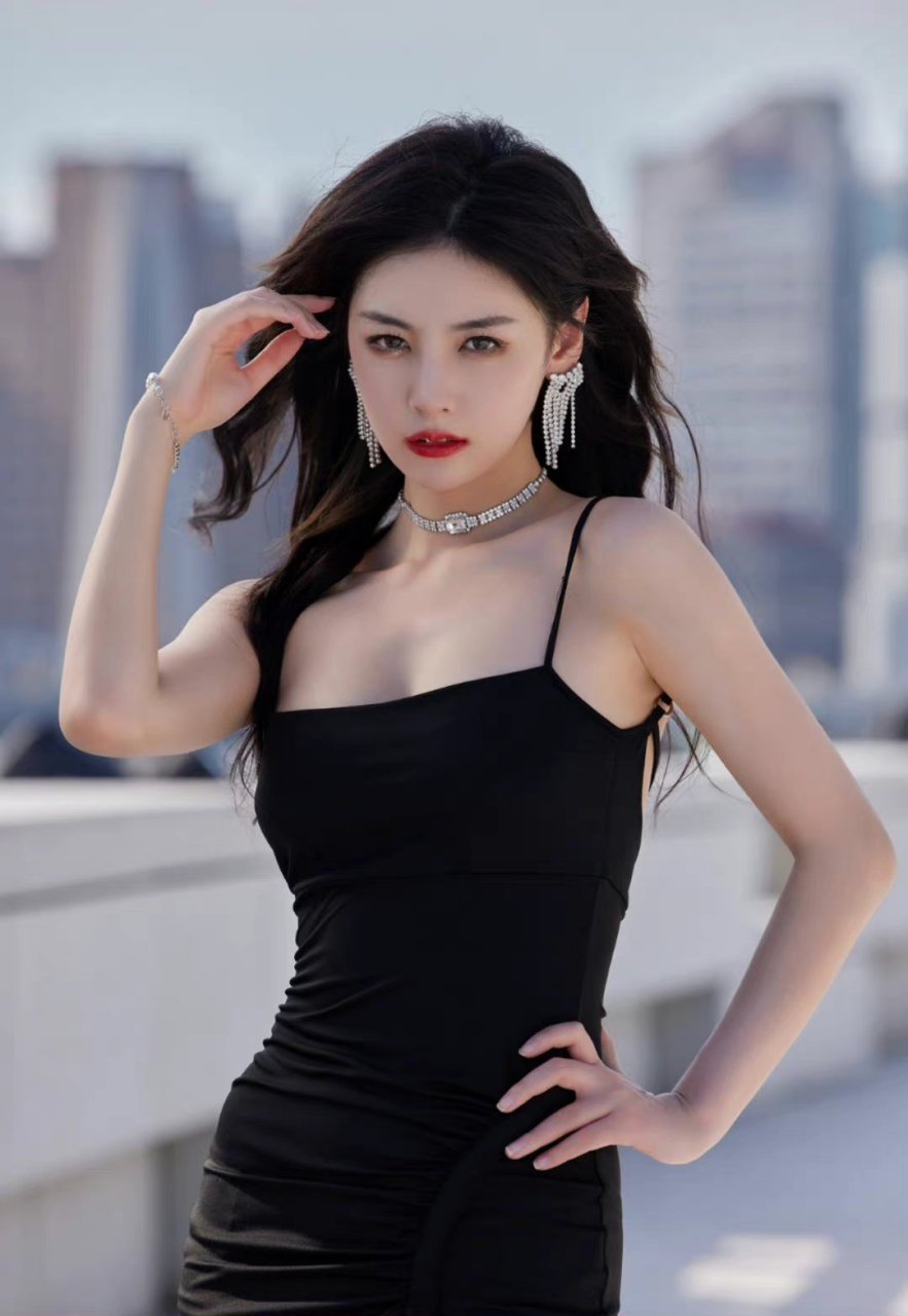赵粤如黑夜的精灵,自拍组图酷美迷人.
