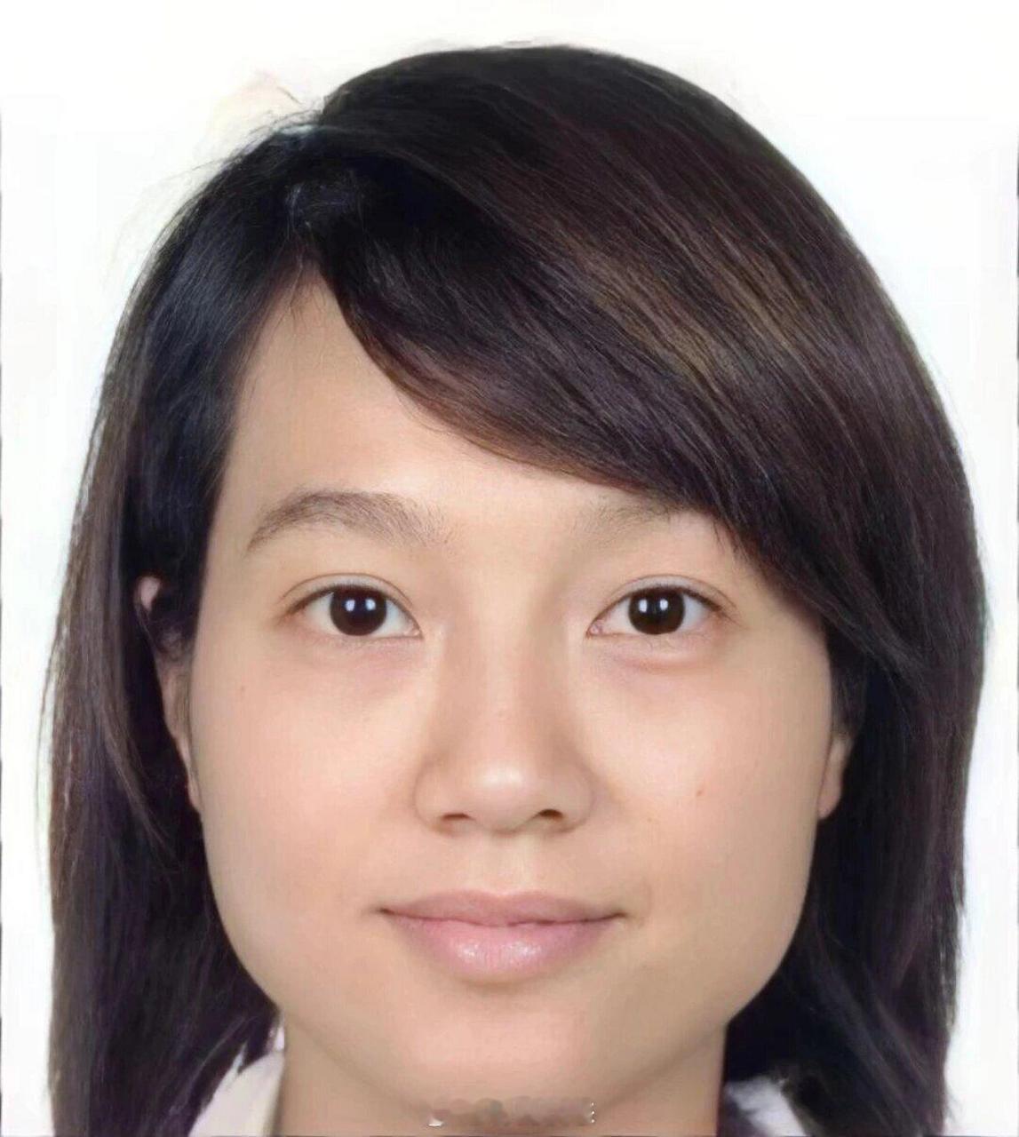 女明星的素颜证件照看起来很自然,有独特的魅力.