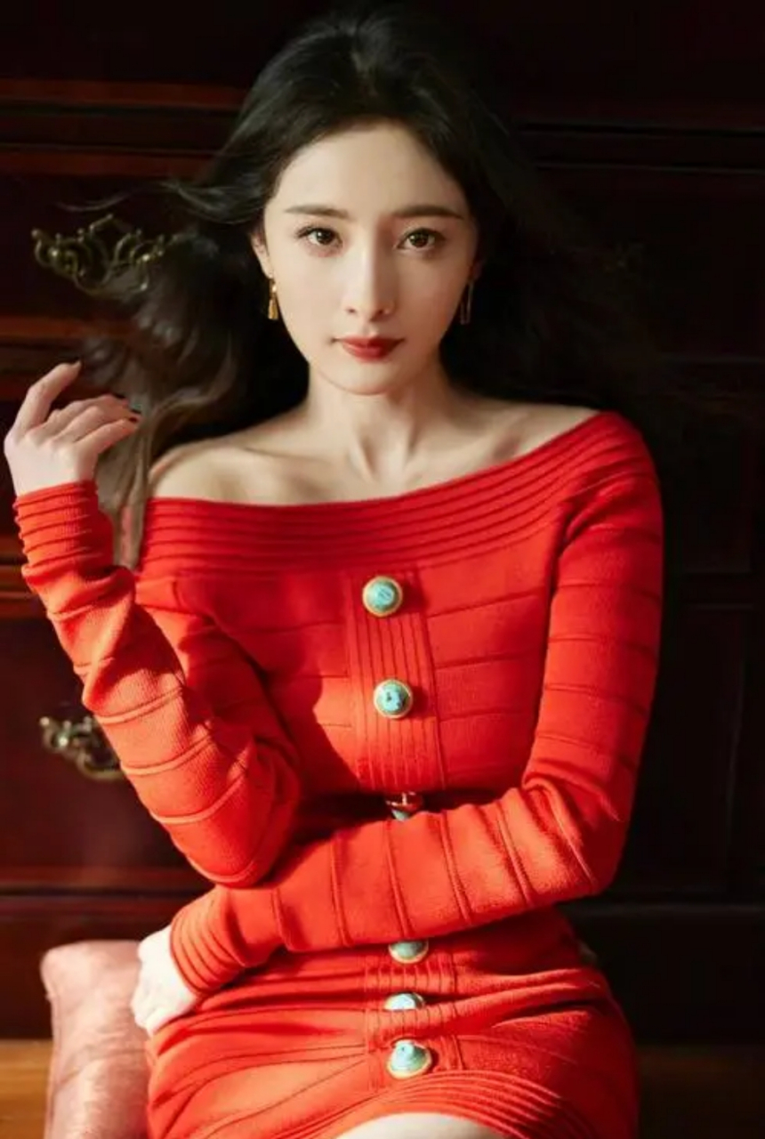 杨幂 艺人最重要的是社会影响力# 85四花之一的大幂幂接受党媒访纬破