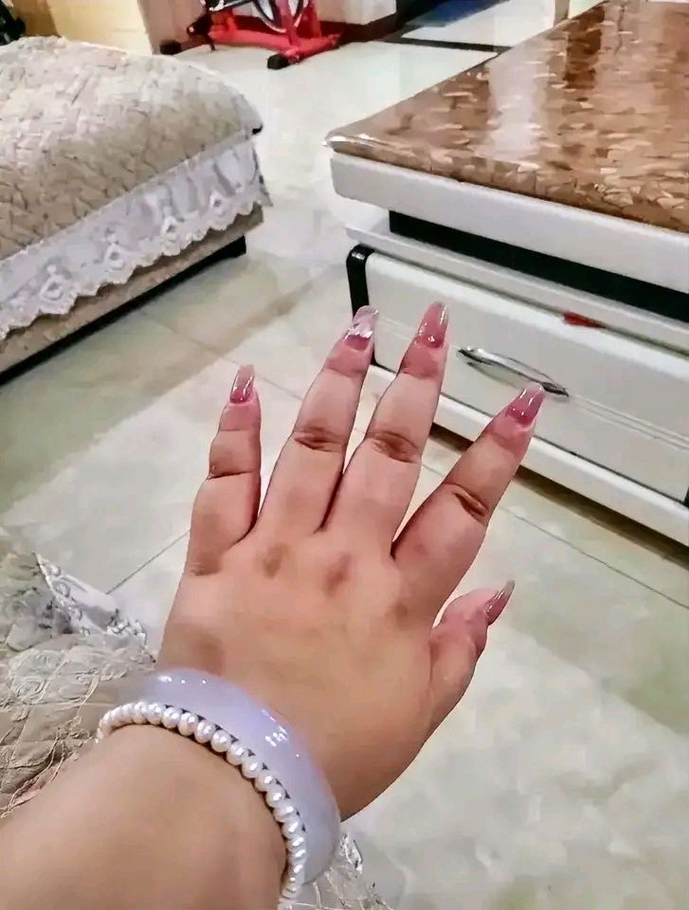 如柴,无财也有财,男子手如棉,无钱也有钱,那请问我这双手属于富贵手吗