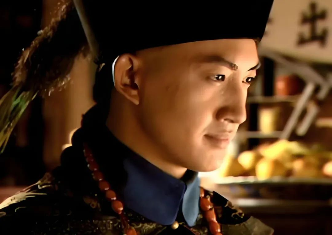 他是那个在《上书房》中温文尔雅的小王爷允秘,虽然初出茅庐,但对