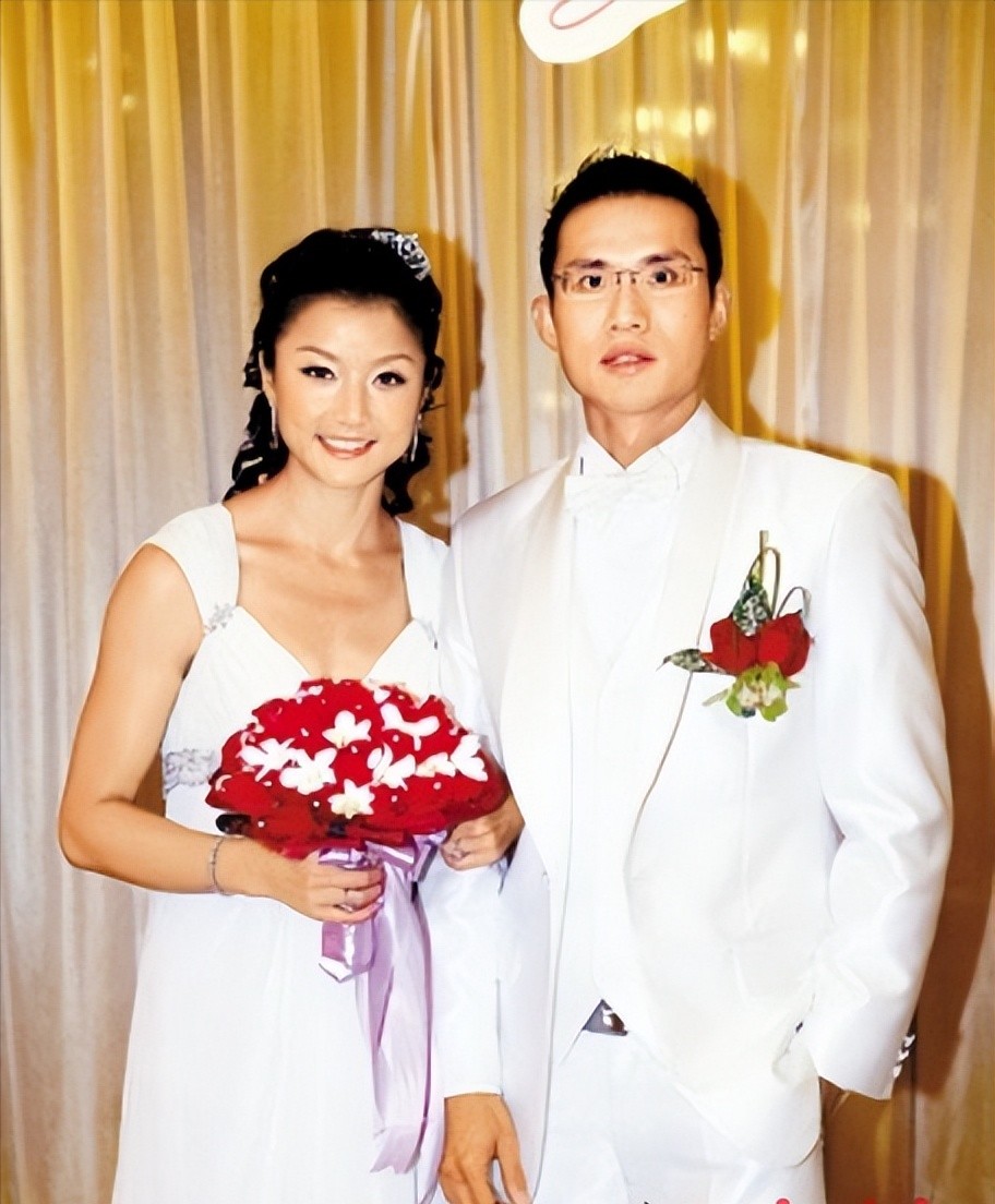 网坛女神晏紫:巅峰期嫁百亿富豪连生4娃,今40岁逆生长仍像少女