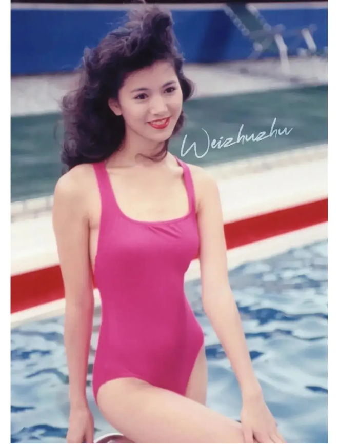 袁咏仪常年素颜不打扮,一化妆就惊艳,与网红对比差距明显!