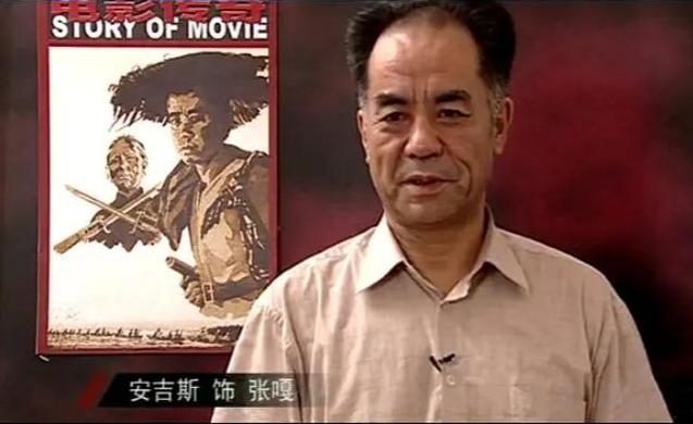 带头批斗他们的人正是电影的主演嘎子安吉斯,学校的红卫兵头领