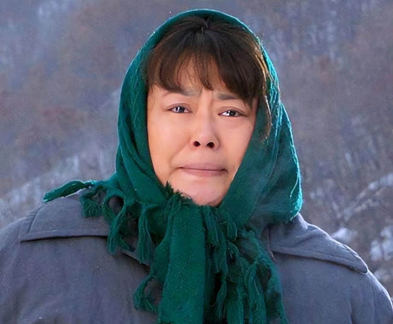 回顾李菁菁:三婚三离,老公都比她小,患乳腺癌后与女儿相依为命