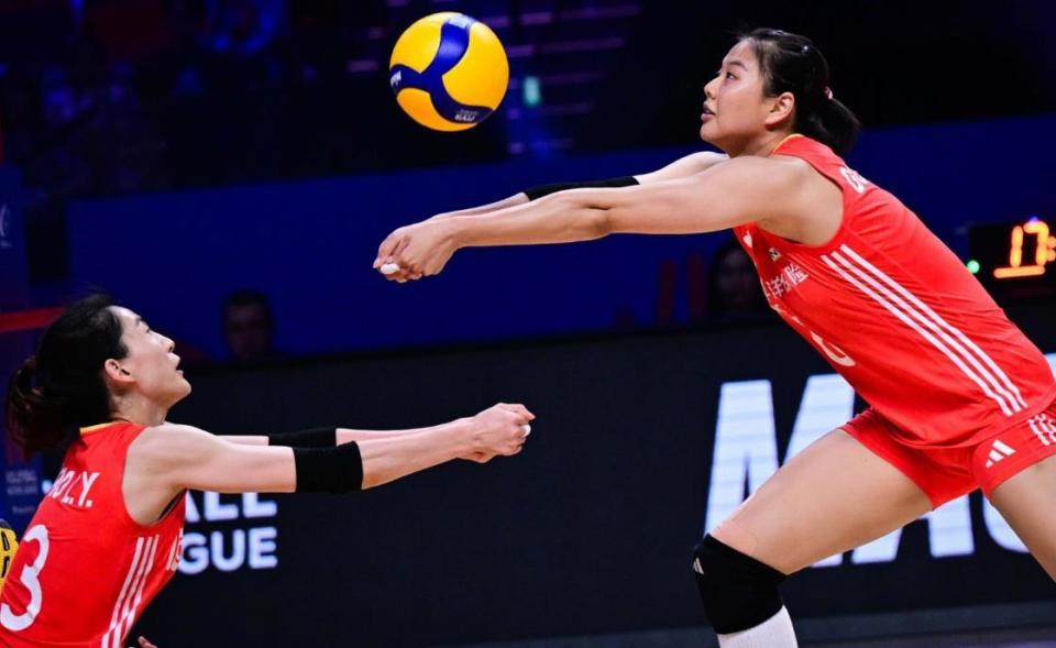 中国女排教练组调整!赖亚文进入团队,蔡斌亲承朱婷将首发出战