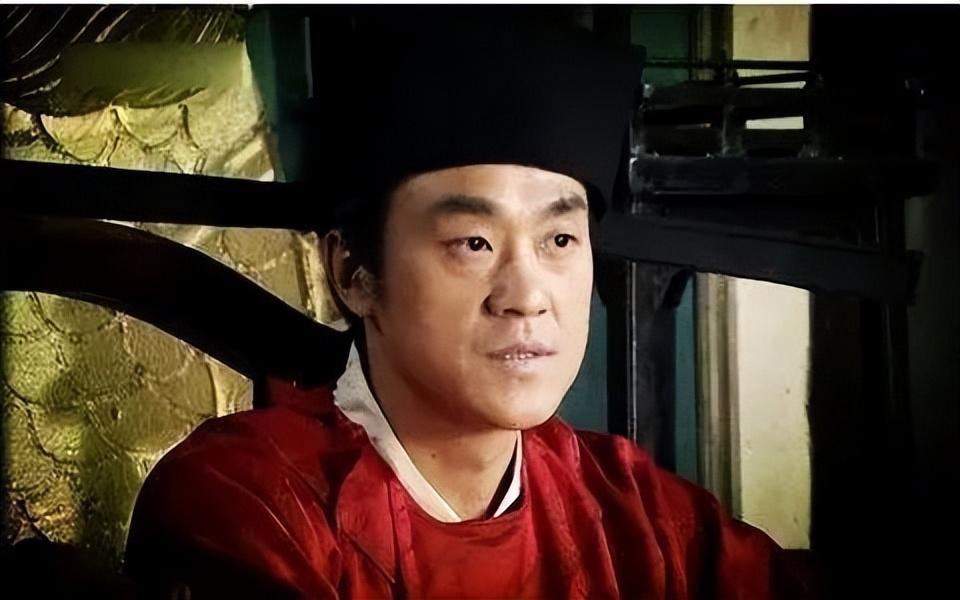 回顾何冰:38岁第一次演男主娶同桌做老婆,为何结婚几十年0绯闻