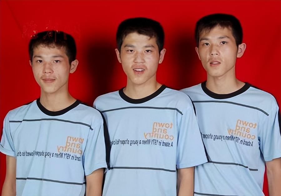 回顾神奇三胞胎,高考考出连号分,上同所211,10年后又同天结婚